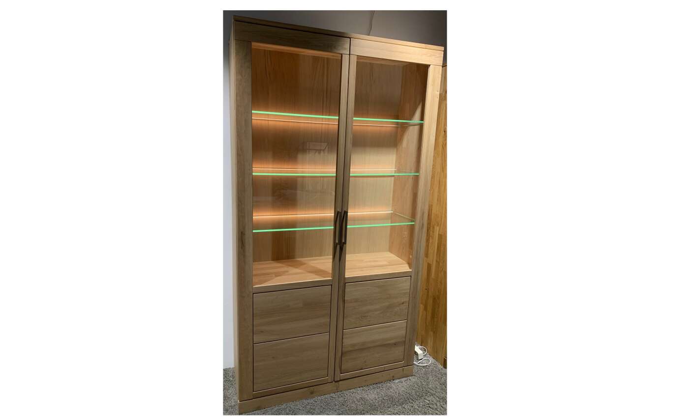 Vitrine mit Beleuchtung Vitrine mit Beleuchtung