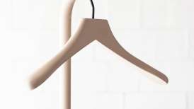 bow detail moebel garderobe rosenholz schoenbuch 4